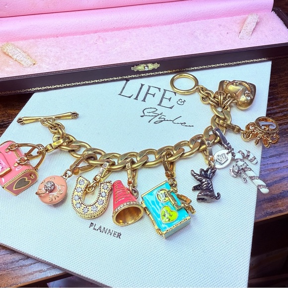 Authentic Juicy Couture Gold Y2K Bedazzled  Charm Bracelet Excellent Condition - Picture 1 of 6